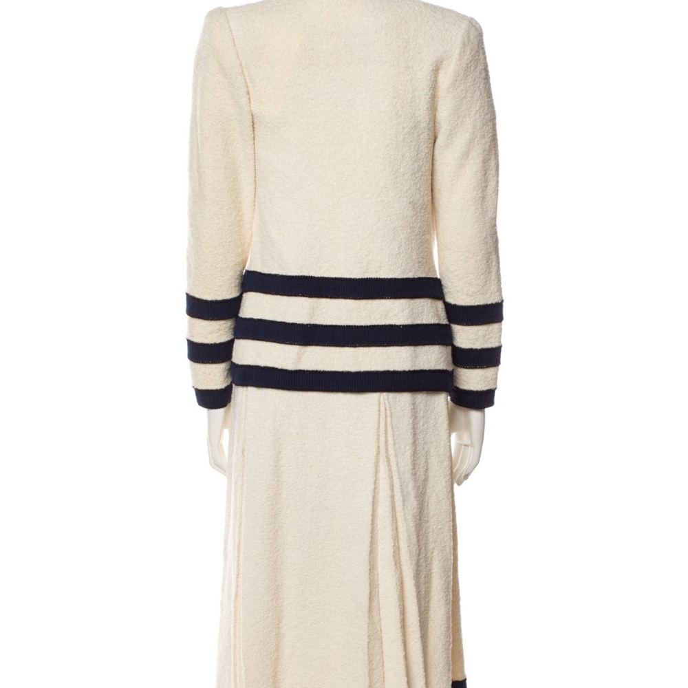 Vintage Adolfo Cream and Navy Blue Two-Piece Skirt Set - Size Small - Picture 10 of 12